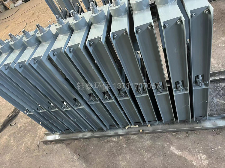 江蘇徐州鋼廠定購的24臺(tái)密封型插板閥發(fā)貨